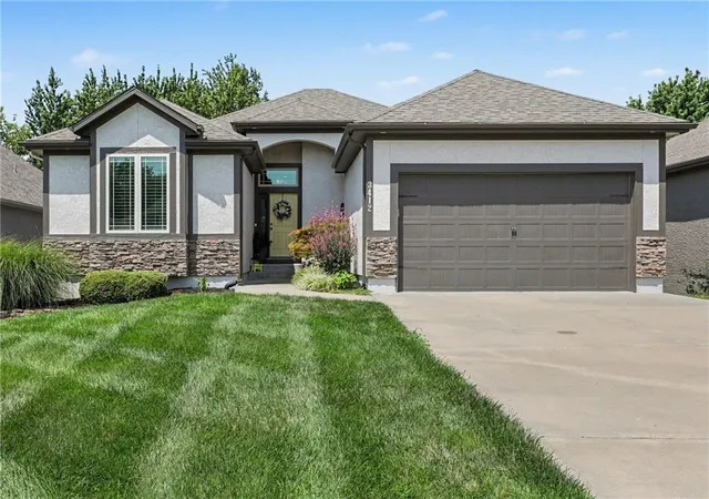 Photo 3 of Sale Pending at 3412 SW Lois Ln, Lee's Summit, MO 64082 | MLS# 2628453 | Listing updated on 2026-08-07