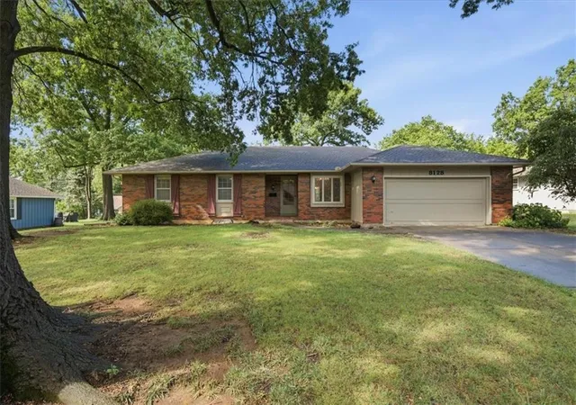 1st image of 8128 Juniper Dr, Prairie Village, KS 66208 | MLS# 2628455