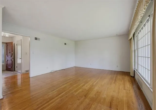 5th image of 8128 Juniper Dr, Prairie Village, KS 66208 | MLS# 2628455