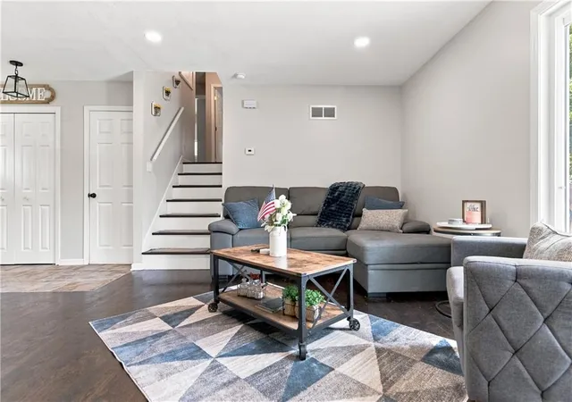 Homes for sale in Lenexa, KS | 12104 W 93Rd St, Lenexa, KS 66215 | MLS# 2628463