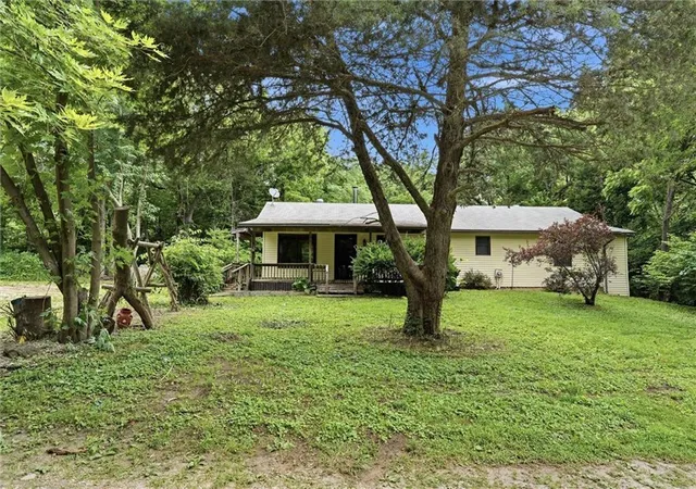 Homes for sale in Leavenworth, KS | 17052 Dempsey Rd, Leavenworth, KS 66048 | MLS# 2628465
