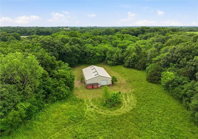 Homes for sale in Leavenworth, KS | 17052 Dempsey Rd, Leavenworth, KS 66048 | MLS# 2628465