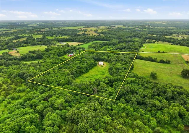 Homes for sale in Leavenworth, KS | 17052 Dempsey Rd, Leavenworth, KS 66048 | MLS# 2628465