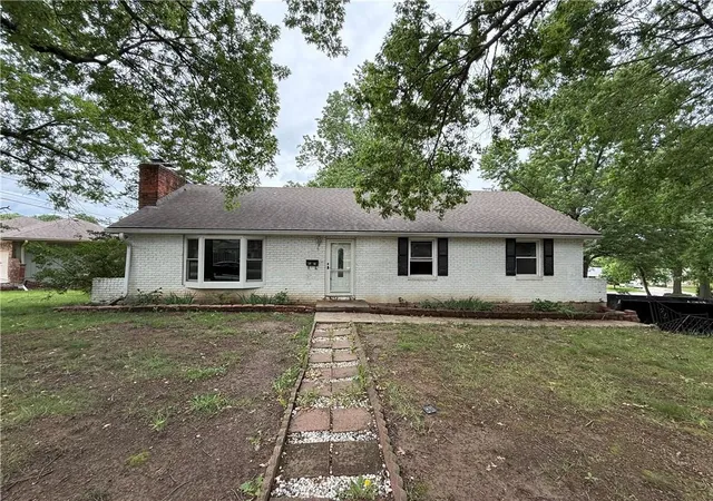 Homes for sale in Kansas City, MO | 5008 Spring St, Kansas City, MO 64133 | MLS# 2628470