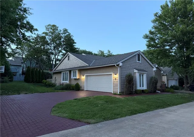 Homes for sale in Kansas City, MO | 4 W 127th St, Kansas City, MO 64145 | MLS# 2628473