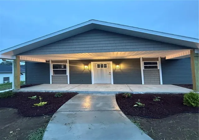 2nd image of 2602 Faraon St, St Joseph, MO 64501 | MLS# 2628485