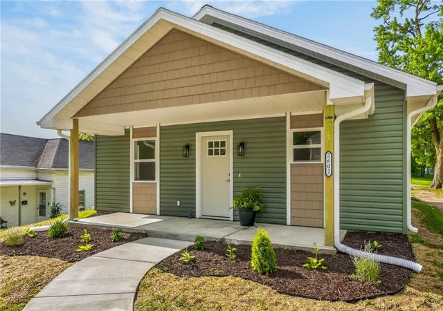 1st image of 2602 Faraon St, St Joseph, MO 64501 | MLS# 2628485