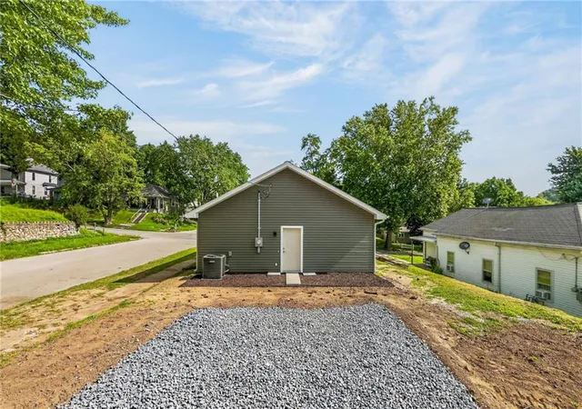 4th image of 2602 Faraon St, St Joseph, MO 64501 | MLS# 2628485
