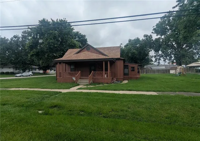 Homes for sale in Garden City, MO | 104 S 4th St, Garden City, MO 64747 | MLS# 2628492