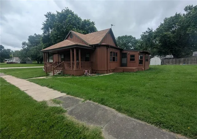 Homes for sale in Garden City, MO | 104 S 4th St, Garden City, MO 64747 | MLS# 2628492