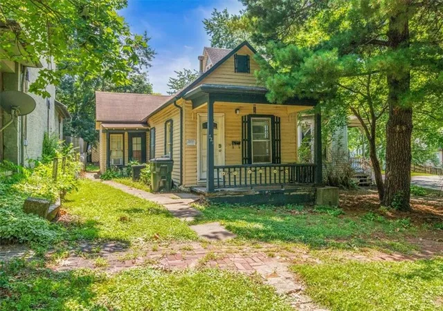 1st image of 721 Olive St, Leavenworth, KS 66048 | MLS# 2628496