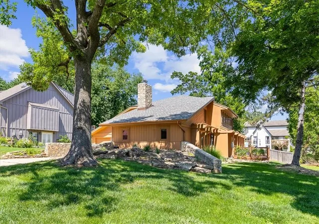 2nd image of 5717 Hauser Dr, Shawnee, KS 66216 | MLS# 2628504