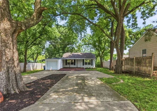 3rd image of 5529 Outlook St, Mission, KS 66202 | MLS# 2628512