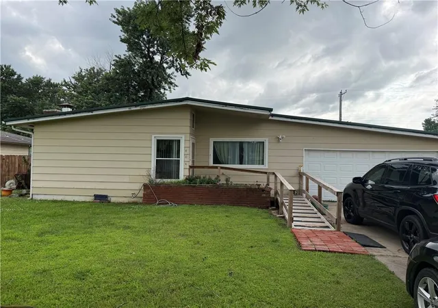 Homes for sale in Coffeyville, KS | 404 S Overlook St, Coffeyville, KS 67337 | MLS# 2628514