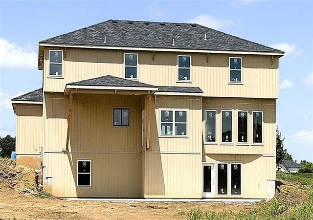 Photo 2 of Sale Pending at 8710 N Farley Ave, Kansas City, MO 64157 | MLS# 2628519 | Listing updated on 2026-07-23