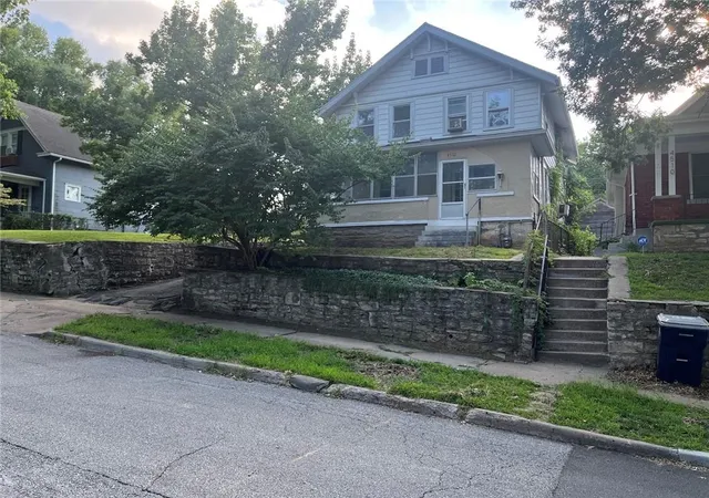 Single family home for sale at 4512 Terrace St, Kansas City, MO 64111 | MLS# 2628521