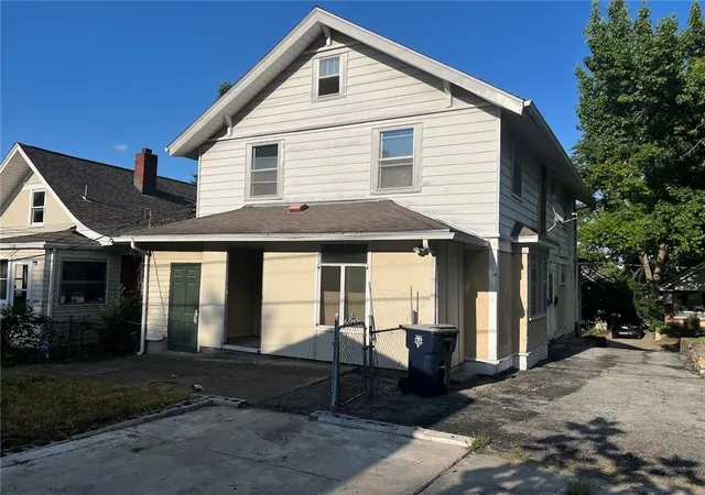 Photo 2 of Single family home for sale at 4512 Terrace St, Kansas City, MO 64111 | MLS# 2628521 | Listing updated on 2026-08-06