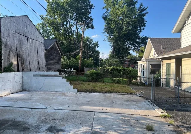Photo 3 of Single family home for sale at 4512 Terrace St, Kansas City, MO 64111 | MLS# 2628521 | Listing updated on 2026-08-06