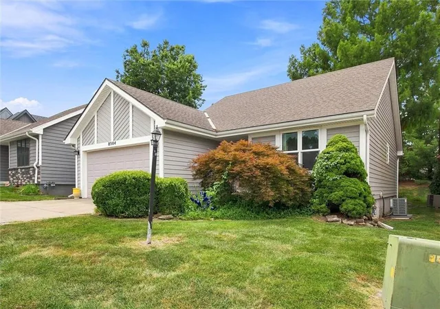 Photo 2 of Sale Pending at 8504 N Chatham Ave, Kansas City, MO 64154 | MLS# 2628523 | Listing updated on 2026-08-27
