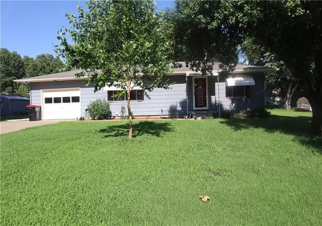 Homes for sale in Garnett, KS | 126 N Orange St, Garnett, KS 66032 | MLS# 2628527