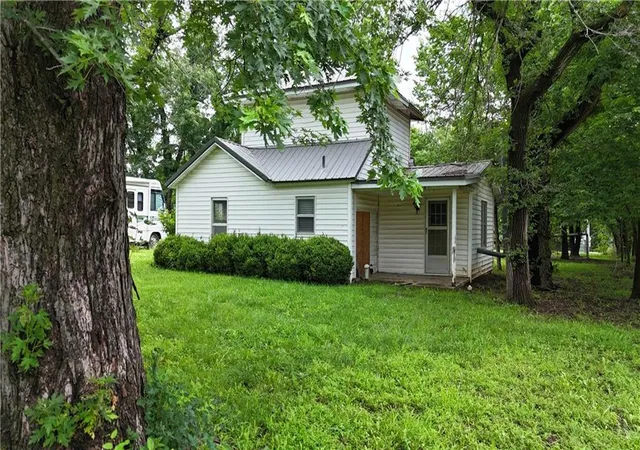 Homes for sale in Fort Scott, KS | 761 Garrison St, Fort Scott, KS 66701 | MLS# 2628532