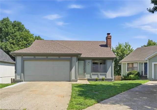 Homes for sale in Shawnee, KS | 12116 W 67th St, Shawnee, KS 66216 | MLS# 2628536