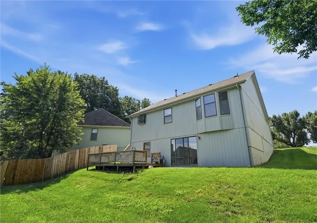 Homes for sale in Shawnee, KS | 12116 W 67th St, Shawnee, KS 66216 | MLS# 2628536