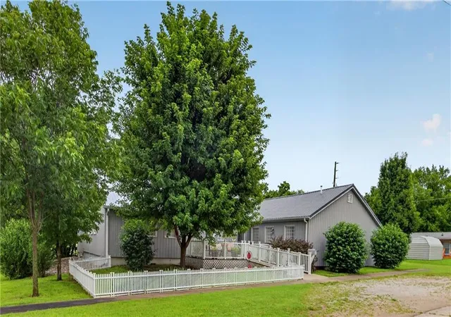 Homes for sale in Fort Scott, KS | 432 S Barbee St, Fort Scott, KS 66701 | MLS# 2628546