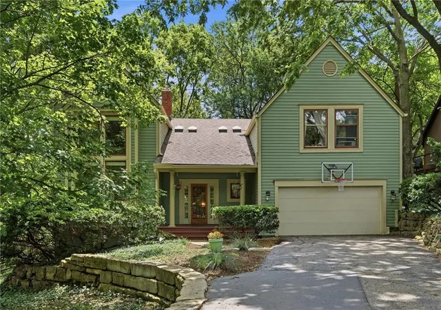 Homes for sale in Lawrence, KS | 3301 Riverview Rd, Lawrence, KS 66049 | MLS# 2628548