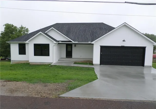 1st image of 210 S Park St, Troy, KS 66087 | MLS# 2628549