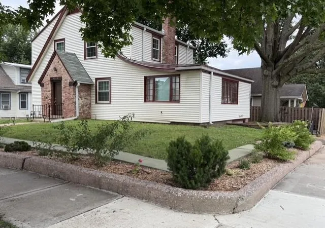 Photo 3 of Single family home for sale at 4349 Wyoming St, Kansas City, MO 64111 | MLS# 2628552 | Listing updated on 2026-08-31