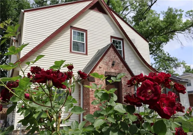 Photo 2 of Single family home for sale at 4349 Wyoming St, Kansas City, MO 64111 | MLS# 2628552 | Listing updated on 2026-08-31