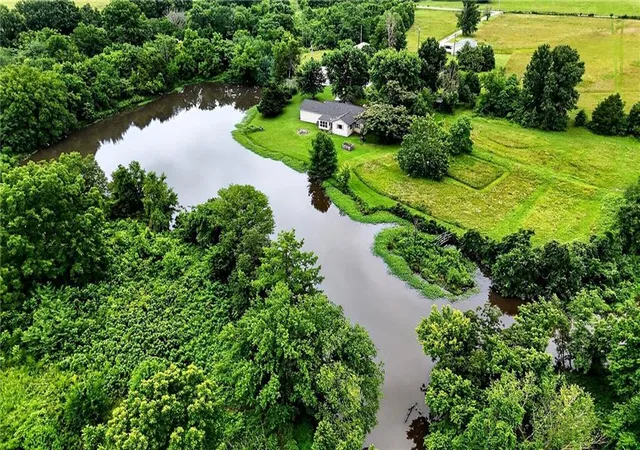 1st image of 4713 Se Lostine Rd, Columbus, KS 66725 | MLS# 2628553