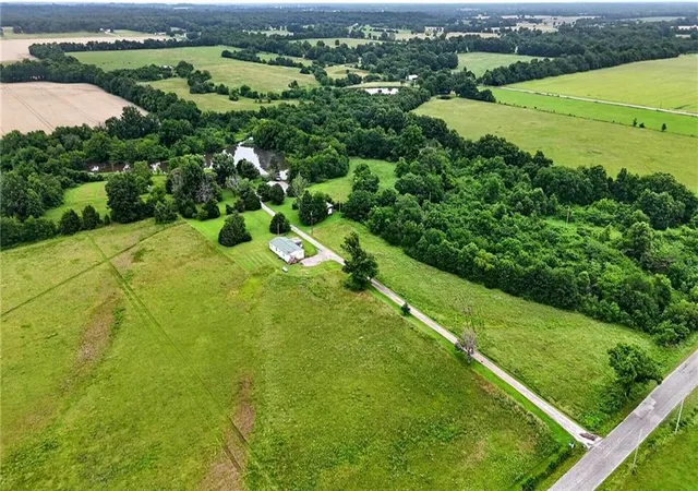 image of 4713 Se Lostine Rd, Columbus, KS 66725 | MLS# 2628553