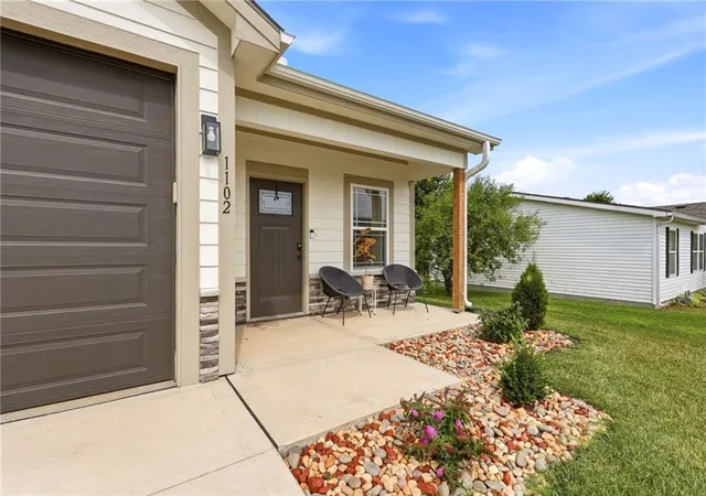 4th image of 1102 White Oaks Ln, Oak Grove, MO 64075 | MLS# 2628577
