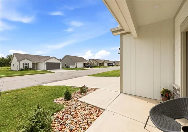 5th image of 1102 White Oaks Ln, Oak Grove, MO 64075 | MLS# 2628577