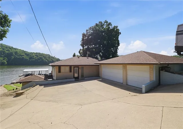Homes for sale in Camdenton, MO | 1166 Fowlers Pt, Camdenton, MO 65020 | MLS# 2628578