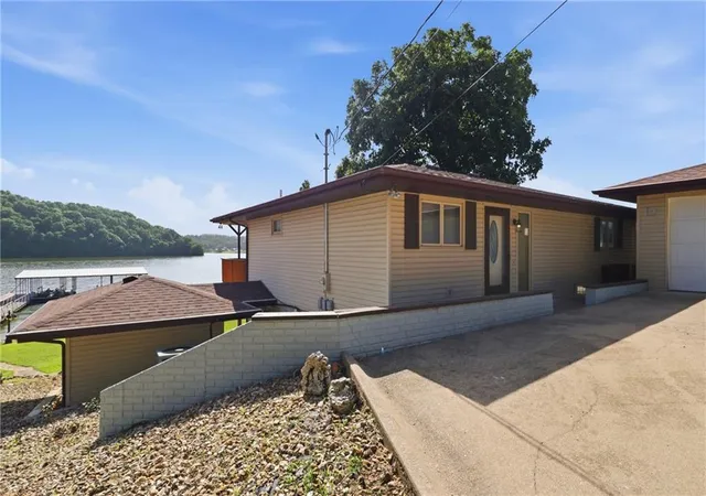 Homes for sale in Camdenton, MO | 1166 Fowlers Pt, Camdenton, MO 65020 | MLS# 2628578
