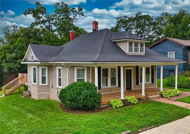 2nd image of 603 Walnut St, Weston, MO 64098 | MLS# 2628579