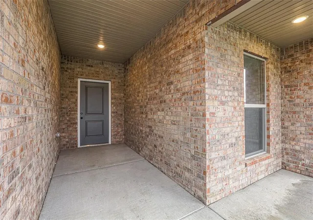 2nd image of 25241 W 92nd Ter, Lenexa, KS 66227 | MLS# 2628580
