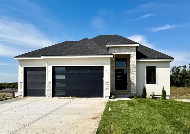 Photo 1 of Single family home for sale at 8304 Nw 90th Street, Kansas City, MO 64153 | MLS# 2628588 | Listing updated on 2026-10-11
