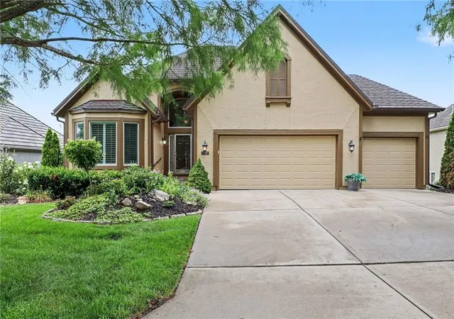 image of 20306 W 99th Ter, Lenexa, KS 66220 | MLS# 2628592