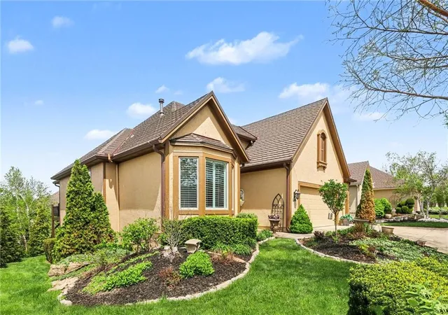 Homes for sale in Lenexa, KS | 20306 W 99th Ter, Lenexa, KS 66220 | MLS# 2628592