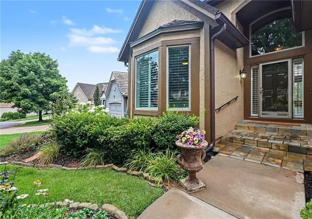 image of 20306 W 99th Ter, Lenexa, KS 66220 | MLS# 2628592