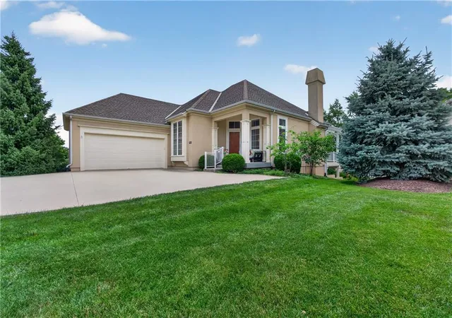 1st image of 11644 S Carriage Rd, Olathe, KS 66062 | MLS# 2628601