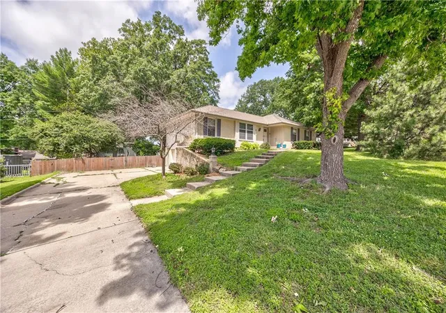 Homes for sale in Leavenworth, KS | 2504 S 14th St, Leavenworth, KS 66048 | MLS# 2628602