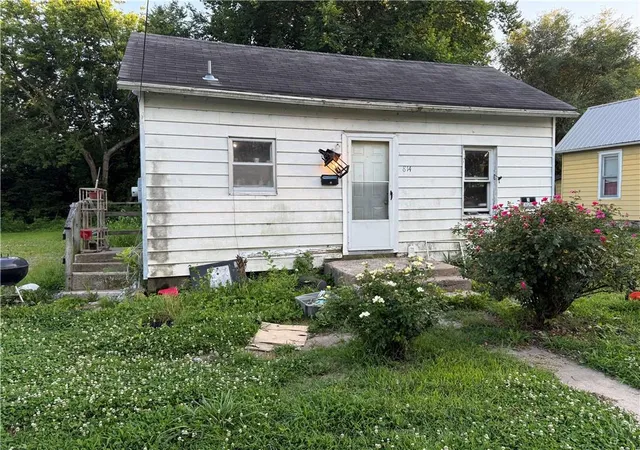 Homes for sale in Clinton, MO | 814 E Green St, Clinton, MO 64735 | MLS# 2628605