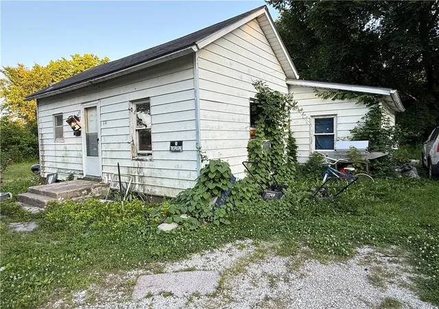 Homes for sale in Clinton, MO | 814 E Green St, Clinton, MO 64735 | MLS# 2628605
