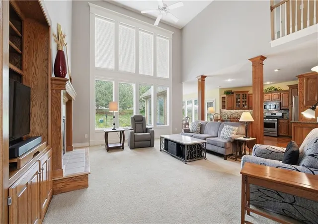 3rd image of 1019 Sw Coachlight Ct, Lee's Summit, MO 64081 | MLS# 2628606