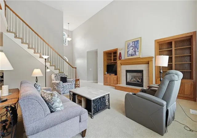 4th image of 1019 Sw Coachlight Ct, Lee's Summit, MO 64081 | MLS# 2628606